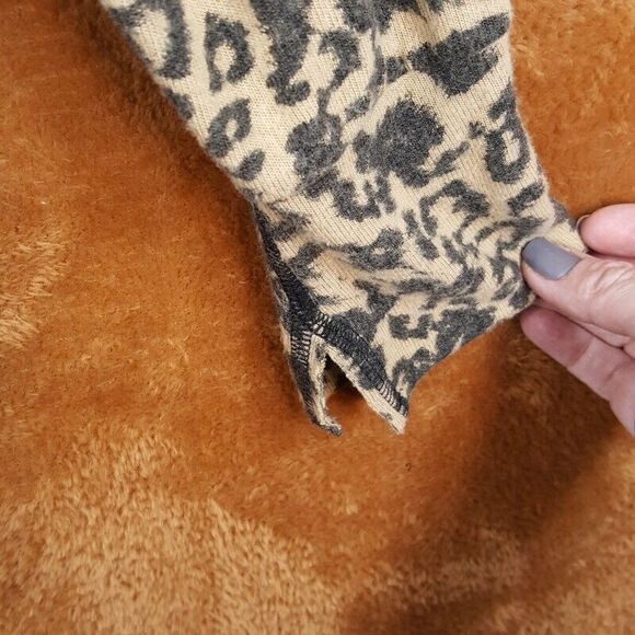 LNA Womens Sweater Large Black Pullover Crew Leopard Raglan Soft Knit REVOLVE - Picture 3 of 8